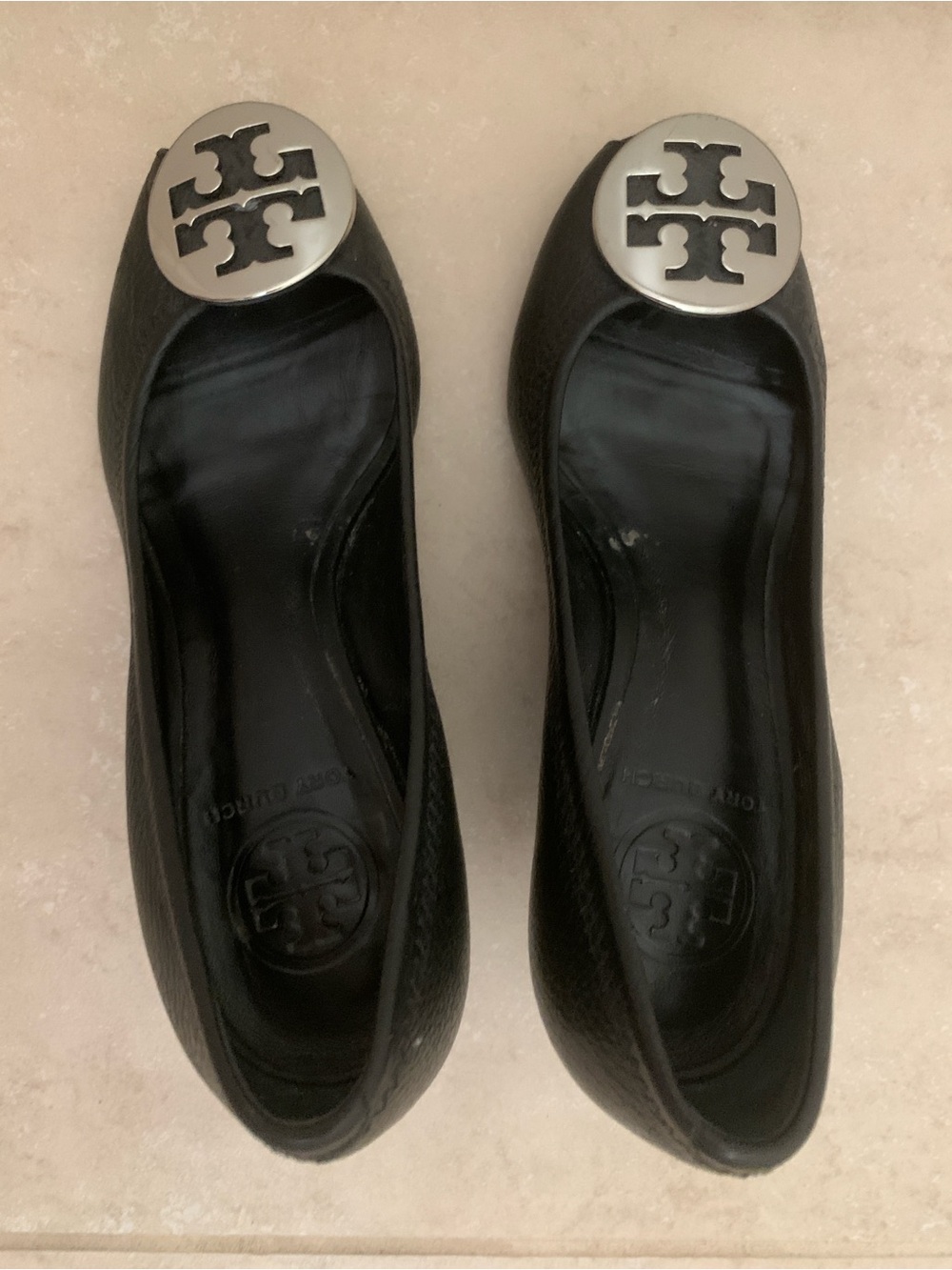 Tory Burch Sally Black Pebbled Leather Wedge Pumps Size 5.5 - Picture 4 of 11